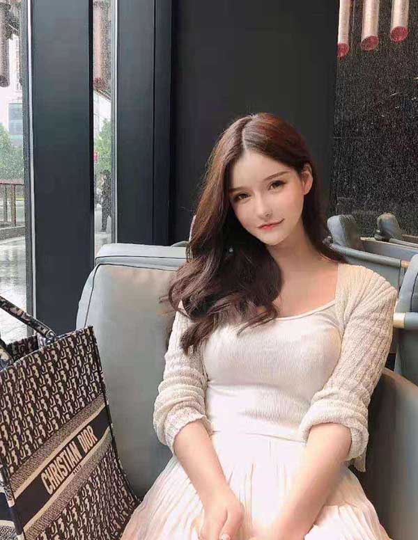 温哥华伴游模特